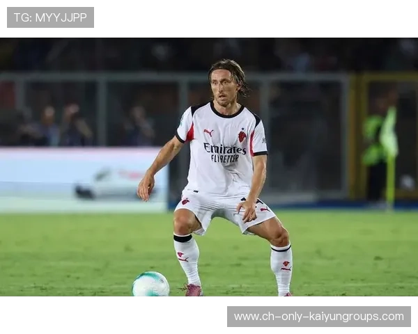 AC米兰角球进攻模板多样化，球员轮流担任罚球手